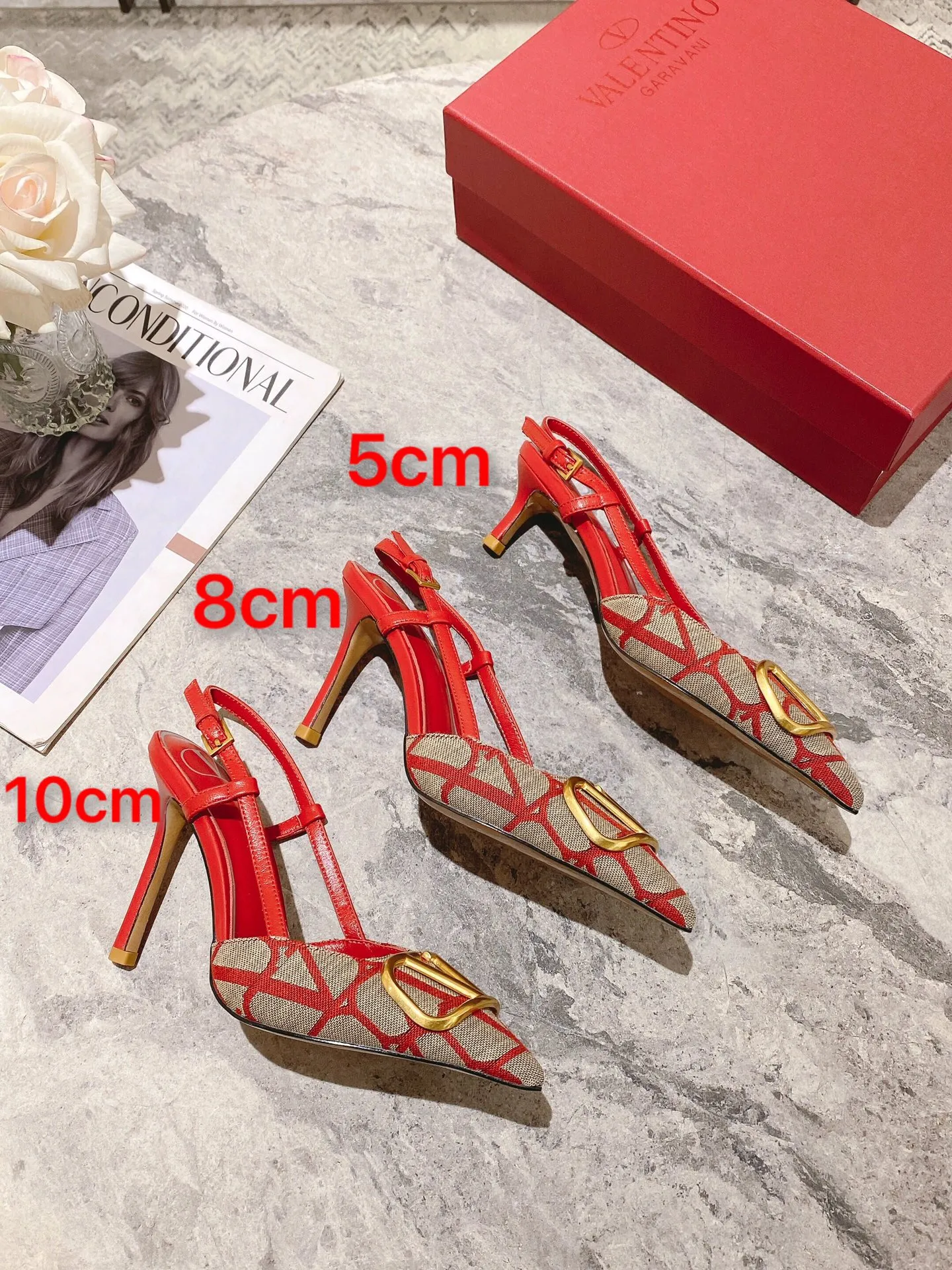 👟👟Ex-factory price 440👟👟 Genuine leather sole +40 Top version 𝑉𝐴𝐿𝐸𝑁𝑇𝐼𝑁𝑂 Valentino 2023 spring and summer new women's 5⃣️color empty back sandals The unique [V logo fabric printing pattern] brings out a full sense of high-end, and the new season will live up to expectations! Worth buying★Absolutely high-grade❥Original method, Absolutely sensual❥Elegant style, creating a different feeling, simple and elegant style!  Code number: 35-41 (34-42 customized) Fabric: Fabric printed cloth Lining: Sheepskin lining Heel height: 3 options 5cm-8cm-10cm Leather outsole Rubber outsole